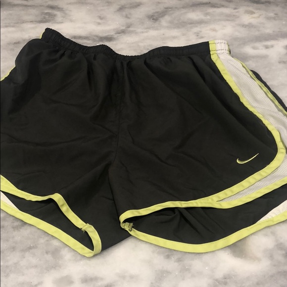 Nike Tempo shorts size mediums - Picture 3 of 4